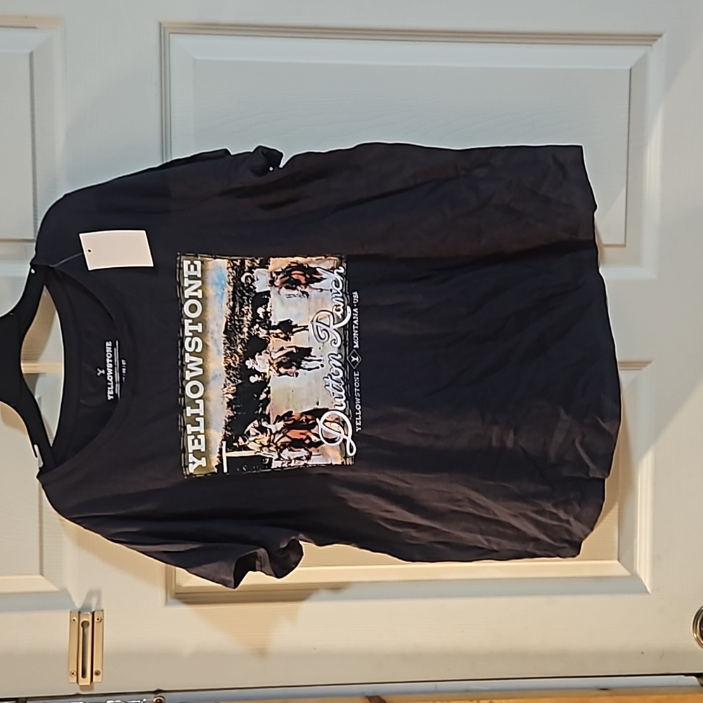 YELLOWSTONE PLUS SIZE GRAPHIC TEE: GRAY: NEW WITH TAGS: SIZE 0X
